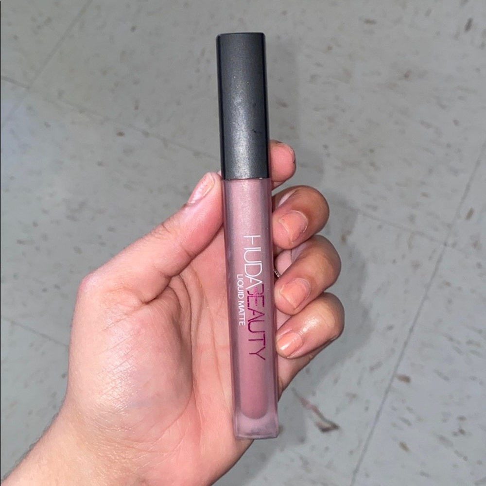 Huda Beauty Liquid Matte Lipstick